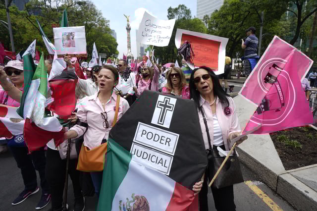 Demonstrators shouts slogans against the country's first judicial elections at a protest near the Angel of Independence in Mexico City, Sunday, June 1, 2025. (AP Photo/Fernando Llano)