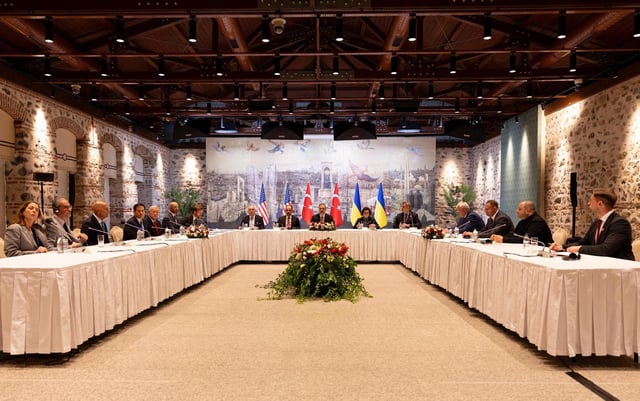 Primera ronda de conversaciones en Estambul, entre las delegaciones de Ucrania, EEUU y Turquía, el pasado 16 de mayo.