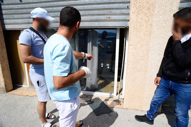Un homme a tiré à plusieurs reprises sur ses voisins samedi 31 mai 2025 à Puget-sur-Argens dans le Var, faisant un mort et un blessé. L’association SOS Racisme dénonce un « crime raciste ».