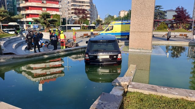 El conductor sufrió una indisposición cuando descendía por Gran Vía y acabó dentro de la Plaza de América.