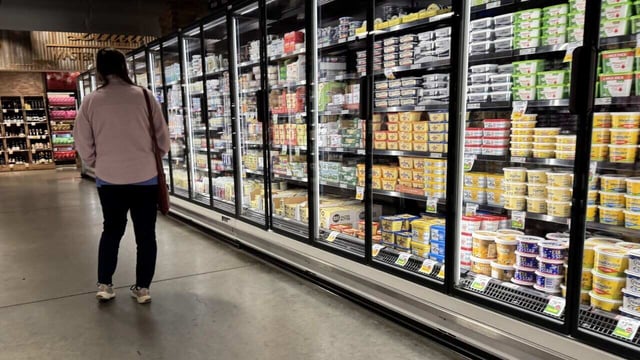 Less than 5 per cent of Australians are getting enough fruit and vegetables in their diet. It's being driven by cost, location and a lack of choice.