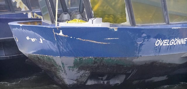 Die Fähre wurde bei dem Unfall stark beschädigt und wurde zur Reparatur in eine Werft gebracht