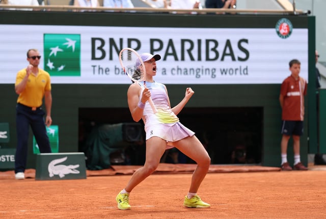 PARIS, FRANCE - JUNE 01: Iga Swiatek of Poland celebrates winning match point against Elena Rybakina of Kazakhstan during the Women's Singles Fourth Round match on Day Eight of the 2025 French Open at Roland Garros on June 01, 2025 in Paris, France. (Photo by Adam Pretty/Getty Images)