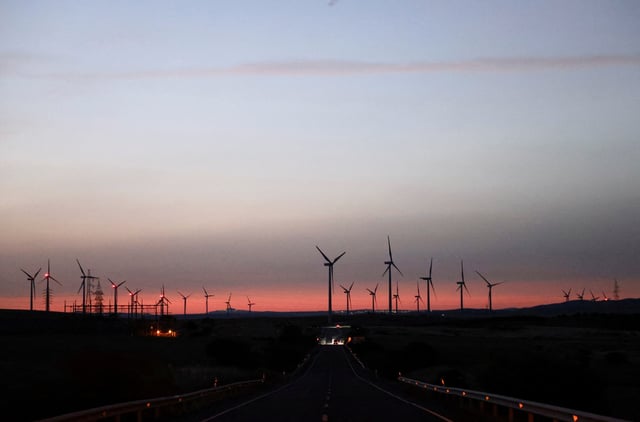 Wind turbines spin near Zahara de los Atunes, southern of Spain May 28, 2025. REUTERS/Nacho Doce