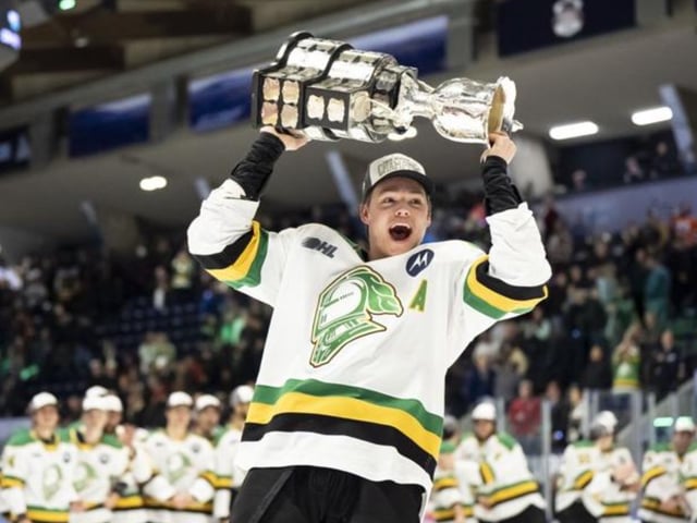 Easton Cowan celebrates with teammates after the London Knights beat Medicine Hat to win the Memorial Cup in Rimouski, Que. on June 1, 2025. Canadian Press