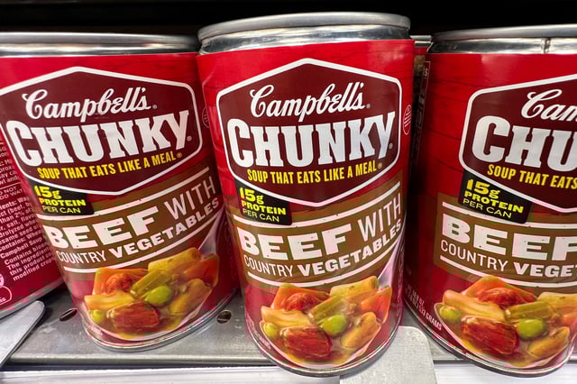 Cans of Campbell's chunky beef soup line a supermarket shelf in Bellingham, Washington, U.S. April 25, 2024.  REUTERS/Chris Helgren/File Photo