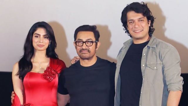 Khushi Kapoor with Aamir Khan and Junaid Khan