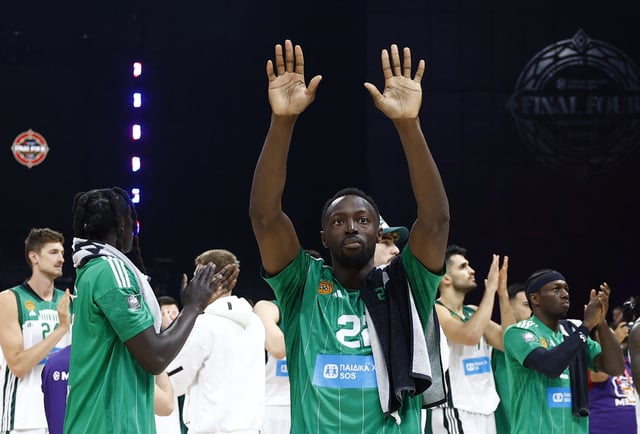 Basketball - EuroLeague Final Four - Third Place - Olympiacos v Panathinaikos - Etihad Arena, Abu Dhabi, United Arab Emirates - May 25, 2025 Panathinaikos' Jerian Grant waves to fans after the match REUTERS/Rula Rouhana/File Photo