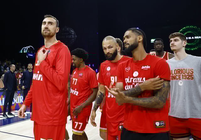 Basketball - EuroLeague Final Four - Third Place - Olympiacos v Panathinaikos - Etihad Arena, Abu Dhabi, United Arab Emirates - May 25, 2025 Olympiacos players after the match REUTERS/Rula Rouhana/File Photo