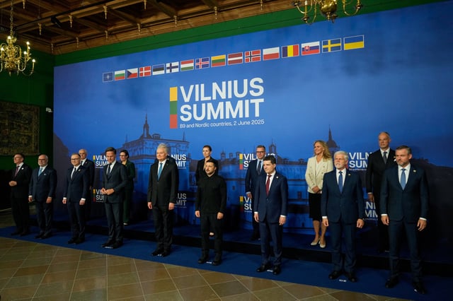 Latvian President Edgars Rinkevics, Estonian President Alar Karis, Polish President Andrzej Duda, NATO Secretary General Mark Rutte, Lithuania's President Gitanas Nauseda, Ukraine's President Volodymyr Zelenskiy, Romanian President Nicusor Dan, Czech Republic's President Petr Pavel, Slovakia's President Peter Pellegrini, Bulgarian Defense Minister Atanas Zapryanov, Swedish Foreign Minister Maria Malmer Stenergard, Danish Prime Minister Mette Frederiksen, Finnish Prime Minister Petteri Orpo, Iceland's Foreign Minister Katrin Gunnarsdottir and Hungarian Defence Minister Kristof Szalay-Bobrovniczky pose for a family picture during the NATO Bucharest Nine meeting in Vilnius, Lithuania June 2, 2025. REUTERS/Ints Kalnins
