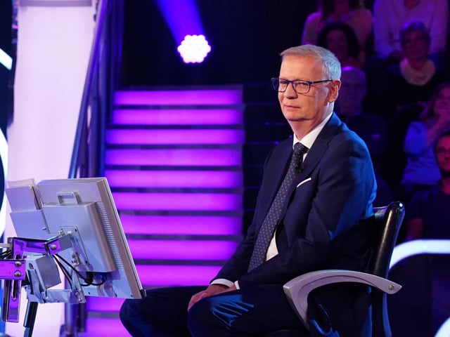 Günther Jauch ist überrascht von der ungewöhnlichen Bitte seiner Kandidatin.