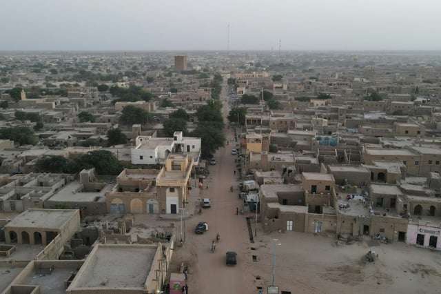 Vue aérienne de la rue principale de Tombouctou prise le 4 janvier 2022.