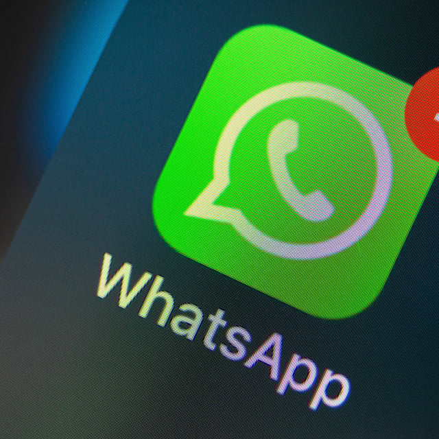 WhatsApp dark mode