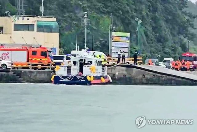 This photo taken June 2, 2025, and provided by Korea Coast Guard shows Coast Guard officials searching for a submerged vehicle at Jindo port, 350 kilometers south of Seoul. (PHOTO NOT FOR SALE) (Yonhap)