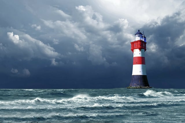 Der Leuchtturm „Roter Sand“ steht derzeit noch in der Wesermündung (Archivbild).