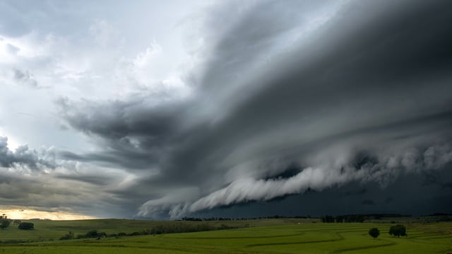Des orages éclatent à nouveau sur les Pyrénées, l’Auvergne Rhône-Alpes et le Grand Est.