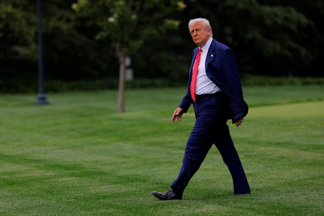 U.S. President Donald Trump walks as he departs for Pennsylvania, on the South Lawn of the White House in Washington, D.C., U.S., May 30, 2025. REUTERS/Kent Nishimura/File Photo