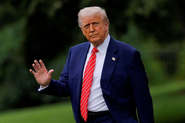 U.S. President Donald Trump gestures, as he departs for Pennsylvania, on the South Lawn of the White House in Washington, D.C., U.S., May 30, 2025. REUTERS/Kent Nishimura/File Photo