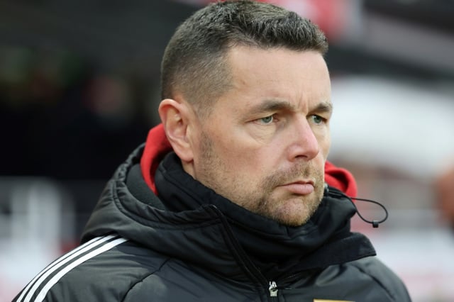 Pierre Sage, l'enraîneur de Lyon, lors d'un match de Ligue 1 à Brest le 11 janvier 2025