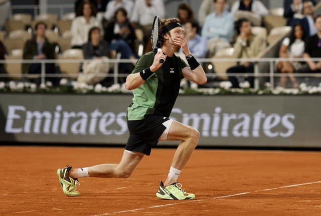 Tennis - French Open - Roland Garros, Paris, France - June 2, 2025 Russia's Andrey Rublev reacts during his fourth round match against Italy's Jannik Sinner REUTERS/Stephanie Lecocq