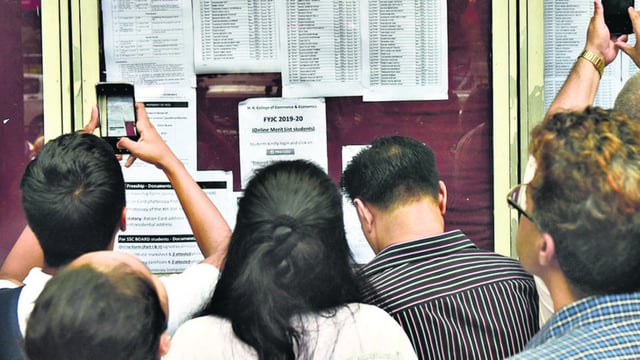 To address the confusion among parents and students, the education department has extended the registration deadline for FYJC admissions from June 3 to June 5 (Photo by Anshuman Poyrekar/Hindustan Times) (Anshuman Poyrekar/HT Photo)