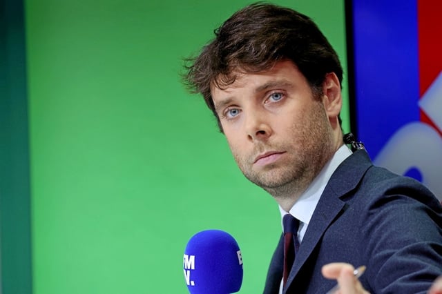 S'il reste sur BFMTV à 19 heures, Benjamin Duhamel prend les commandes de l'interview politique de 7 h 50 sur France Inter, en remplacement de Sonia Devillers.
