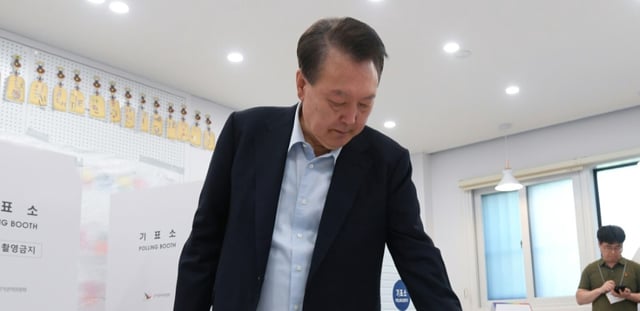 AFP - L'ex-président sud-coréen Yoon Suk Yeol vote lors de la présidentielle du 3 juin 2025, à Séoul