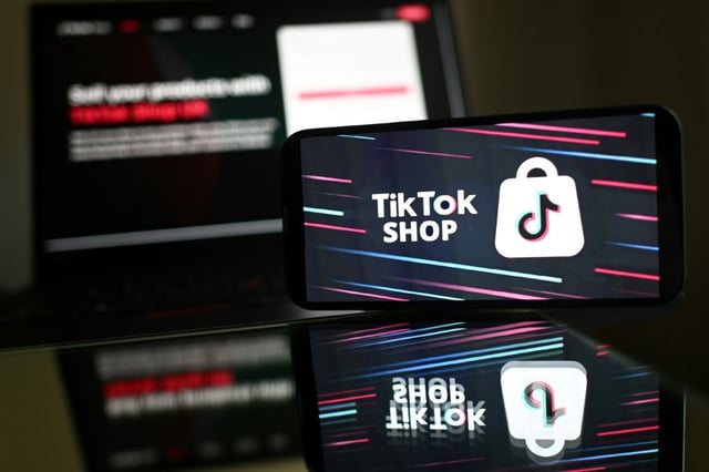 Die gemeinnützige Stiftung Onderzoek Marktinformatie aus den Niederlanden hat am Kammergericht in Berlin eine Verbandsklage gegen die Videoplattform Tiktok eingereicht. Mit der Klage will die Stiftung Schadenersatz für Verbraucher durchsetzen.