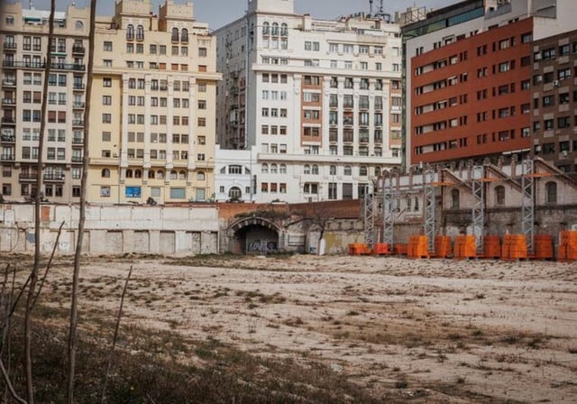 El solar que ocuparon las antiguas cocheras de Cuatro Caminos