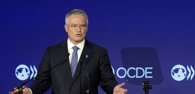 AFP - Le secrétaire général de l'OCDE Mathias Cormann s'exprime le 3 juin 2025 au siège de l'OCDE à Paris
