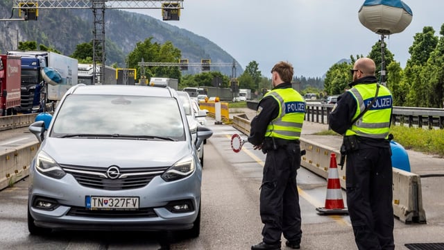 The present level of border scrutiny was not sustainable, the main police union said