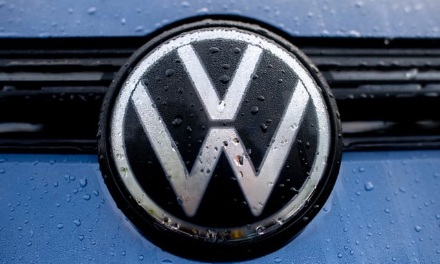 Le constructeur automobile allemand, Volkswagen est parvenu à un accord d'économies d'1,5 milliard d'euros : 20 000 salariés sont prêts à quitter l'entreprise.