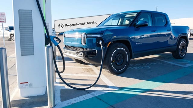 Rivian Is Adding A Key Charging Feature To The R1S And R1T EVs:  Rivian R1S, Software