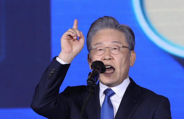 El líder del Partido Democrático, Lee Jae-myung, draunte un acto de campaña.