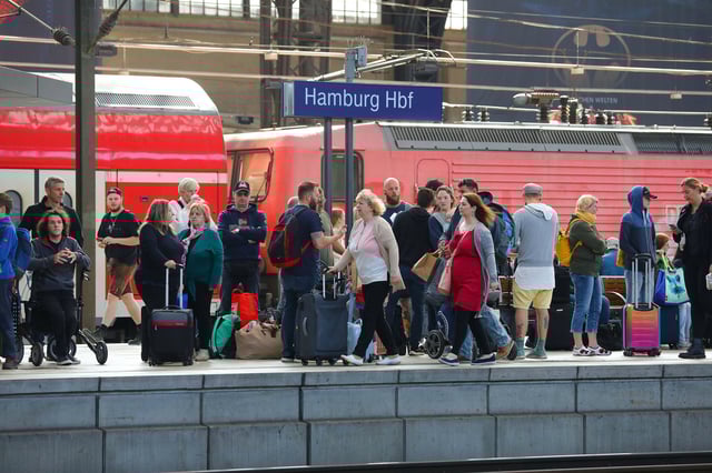 Über Pfingsten müssen Fahrgäste Geduld mitbringen. Aufgrund von Bauarbeiten am Hauptbahnhof ist mit Verzögerungen im S-Bahn-Verkehr zu rechnen. (Symbolbild)