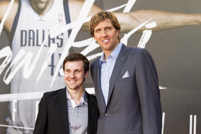 Sport-Freunde: Timo Boll (l.) und Dirk Nowitzki im Jahr 2014