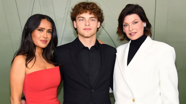 NEW YORK, NEW YORK - OCTOBER 29: (L-R) Salma Hayek, Augustin Evangelista and Linda Evangelista attend the WSJ. Magazine 2024 Innovator Awards on October 29, 2024 in New York City.  (Photo by Noam Galai/Getty Images for WSJ. Magazine Innovators Awards)