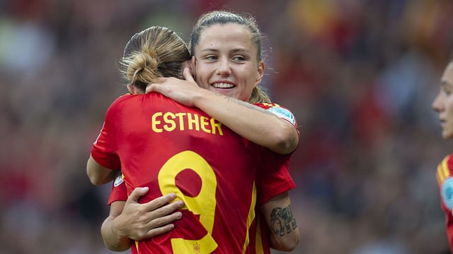 Claudia Pina empata el partido durante el partido de selecciones entre España e Inglaterra valedero para la clasificación en la fase final de la Nations League