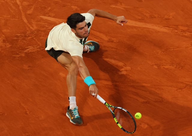 Tennis - French Open - Roland Garros, Paris, France - June 3, 2025 Spain's Carlos Alcaraz in action during his quarter final match against Tommy Paul of the U.S. REUTERS/Denis Balibouse