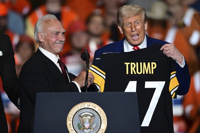 Former Pittsburgh Steelers Rocky Bleier present a Pittsburgh Steelers jersey to President Donald Trump at the U.S. Steel Mon Valley Works-Irvin plant, Friday, May 30, 2025, in West Mifflin, Pa. (AP Photo/David Dermer)