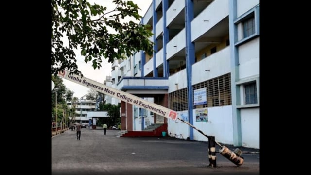 Police said the professor allegedly allowed students to rewrite examination papers after the scheduled exam hours by accepting money. (HT)