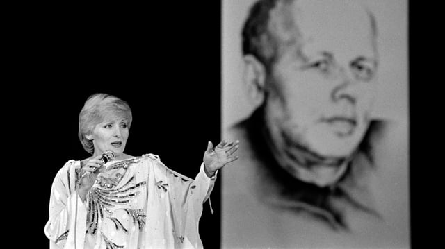 Nicole Croisille en 1980, lors d'un concert hommage au savant russe Andrei Sakharov, salle Pleyel.