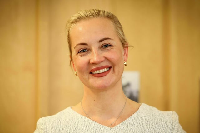 Julia Nawalnaja lächelt