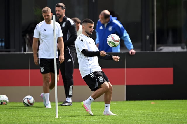 Training in Herzogenaurach: Deniz Undav (M.) stimmt sich auf die Nations-League-Partie gegen Portugal ein