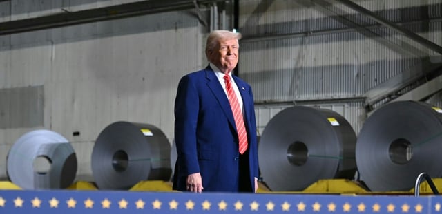 AFP - Le président américain Donald Trump en visite dans une aciérie à West Mifflin, en Pennsylvanie, le 30 mai 2025