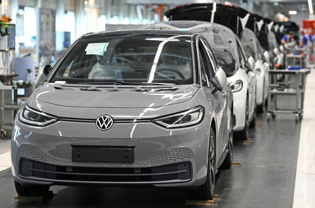 Deutsche und US-Autobauer haben zu Beginn des laufenden Jahres weiter mit Problemen zu kämpfen, während asiatische Hersteller ihren Wachstumskurs fortsetzen