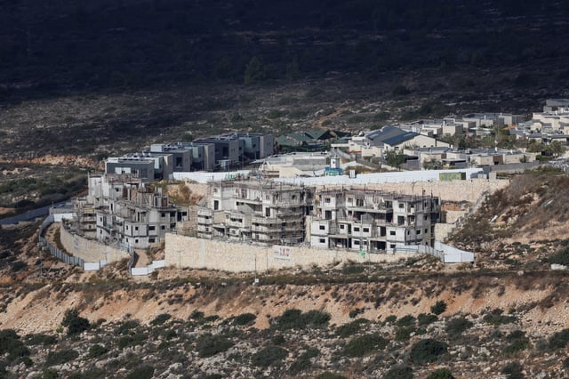 A view of new buildings around the Israeli settlement Talmon B near the Palestinian town of Mazraa Al-Qibleyeh near Ramallah, in the Israeli-occupied West Bank, November 20, 2024. REUTERS/Mohammed Torokman/File Photo