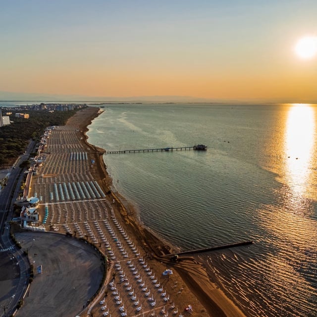 Der beliebte italienische Badeort Lignano Sabbiadoro hat strenge Maßnahmen gegen Party-Tourismus beschlossen.