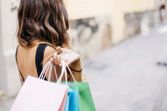 Bono comercio de Galicia: requisitos, cómo solicitarlo y cuantías de los descuentos