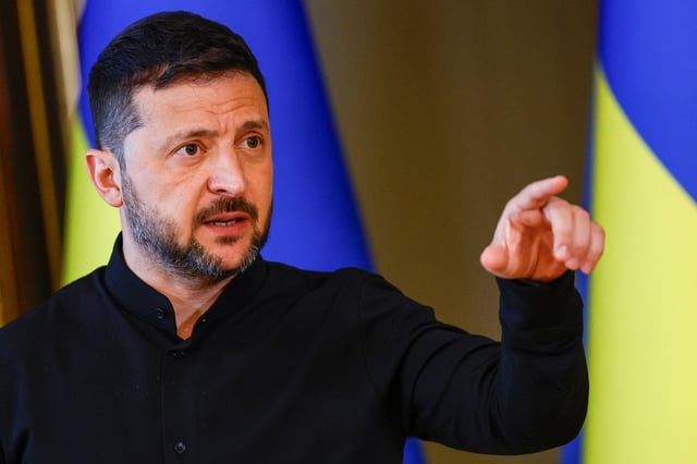 Ukraine's President Volodymyr Zelenskiy speaks to the media during a press conference, amid Russia's attack on Ukraine, in Kyiv, Ukraine May 13, 2025. REUTERS/Valentyn Ogirenko/File Photo